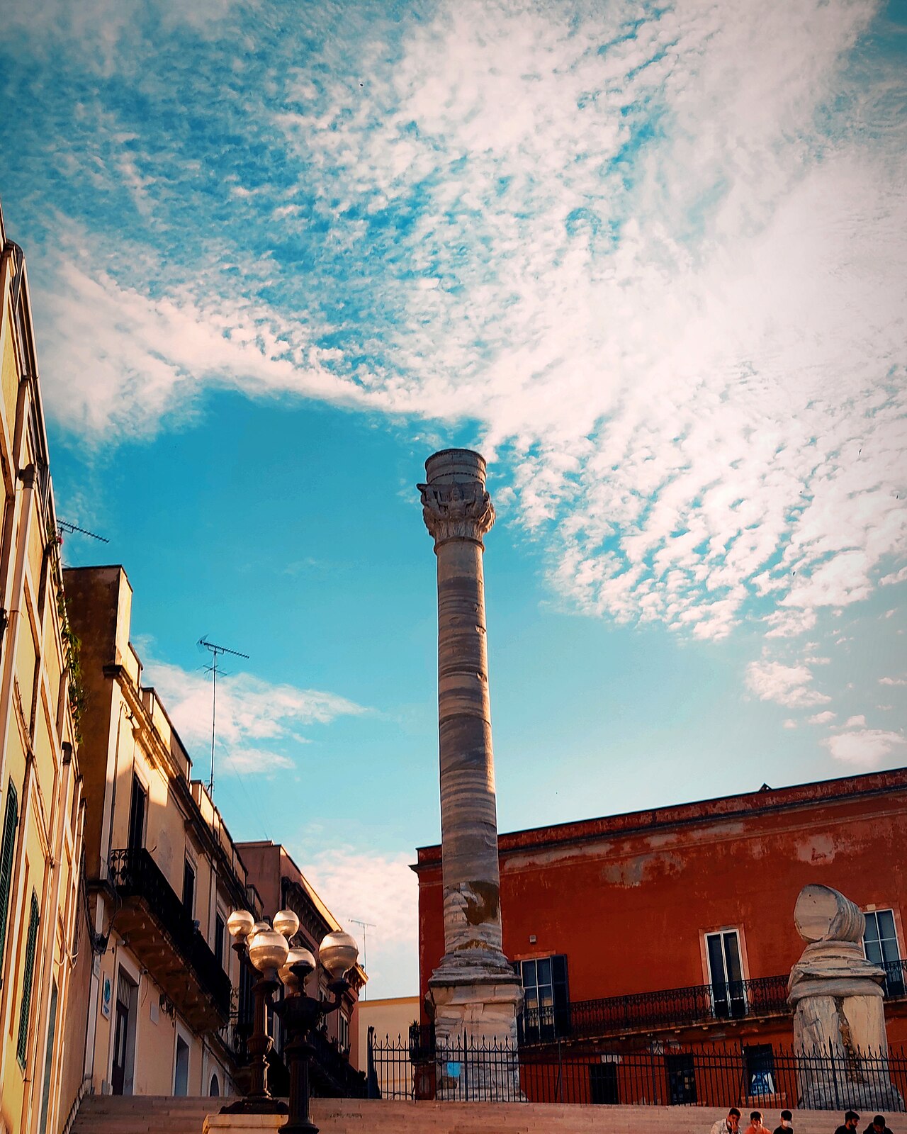 La colonna romana sul porto di Brindisi
