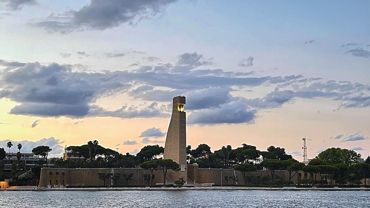 Il Monumento al Marinaio d'Italia a Brindisi