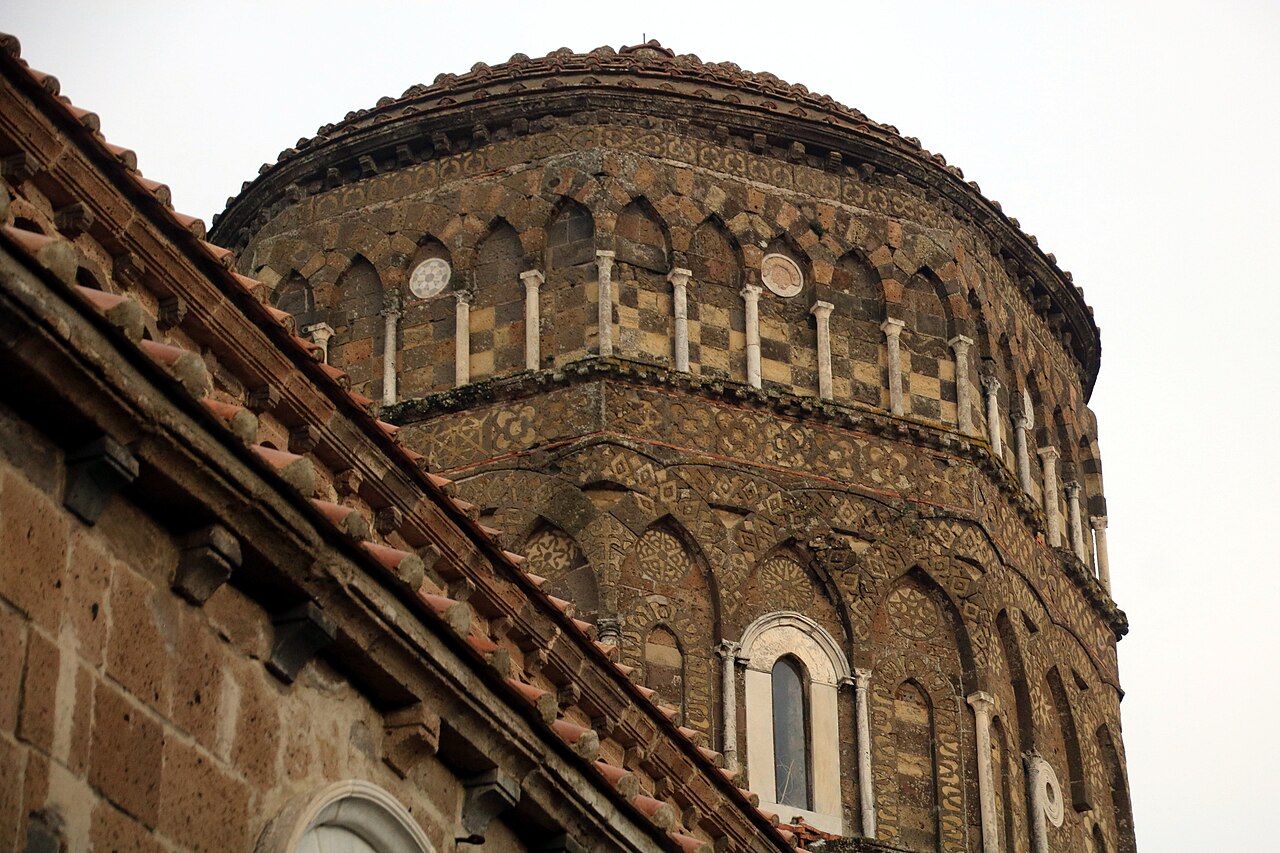 Il borgo medievale di Casertavecchia con il Duomo