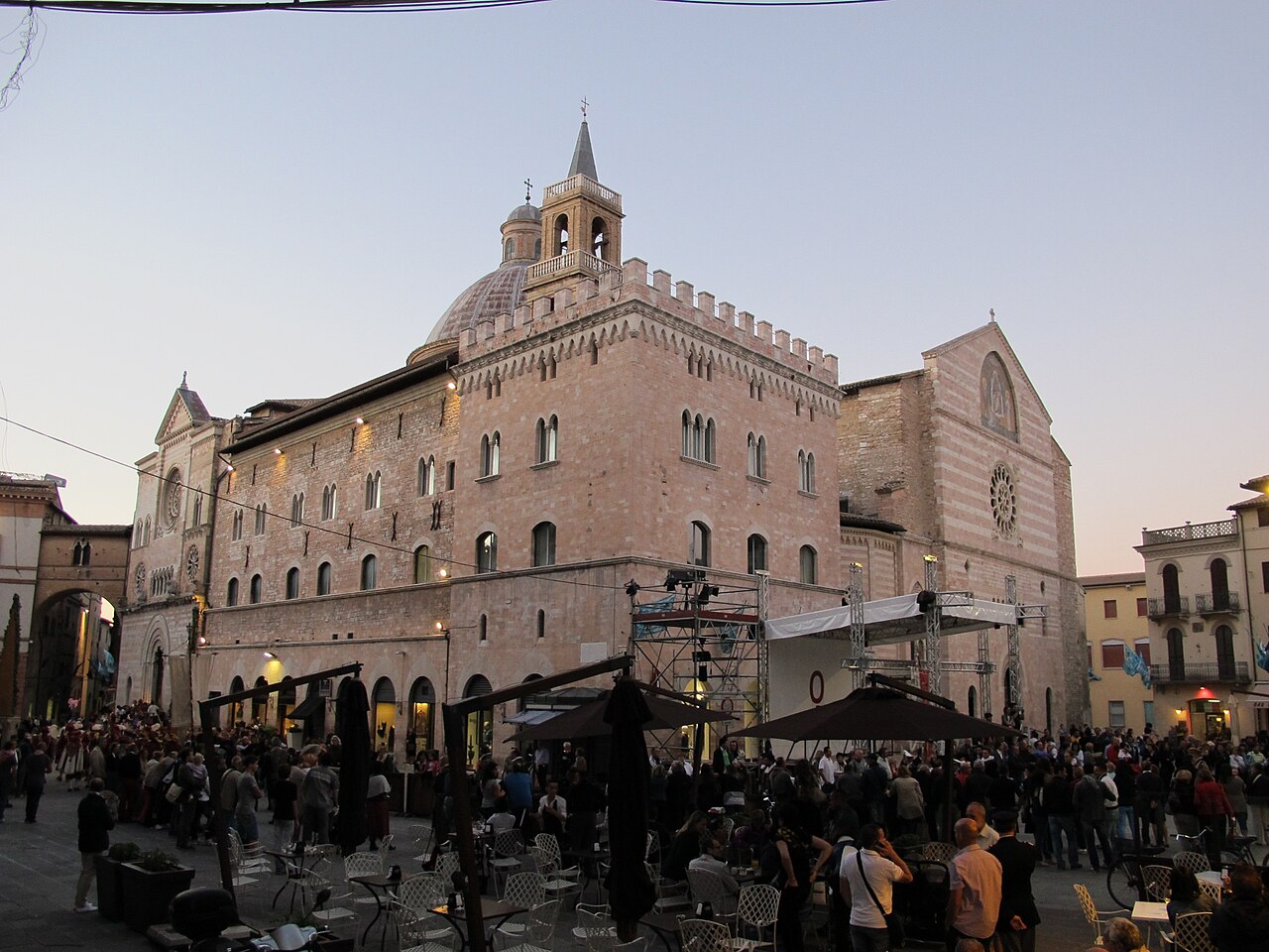 La facciata minore del Duomo di Foligno
