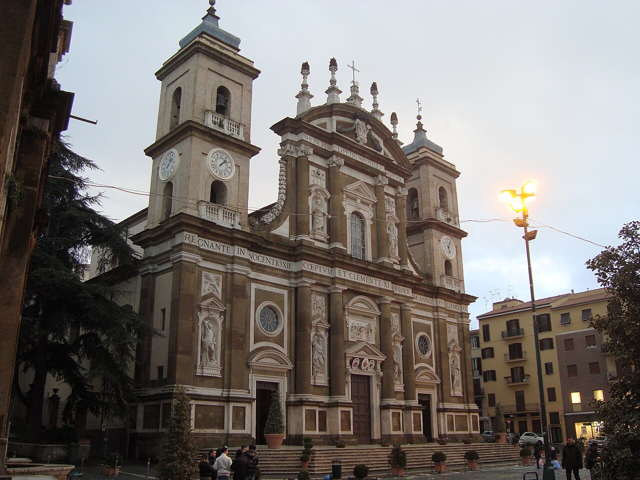 La facciata del Duomo di San Pietro a Frascati