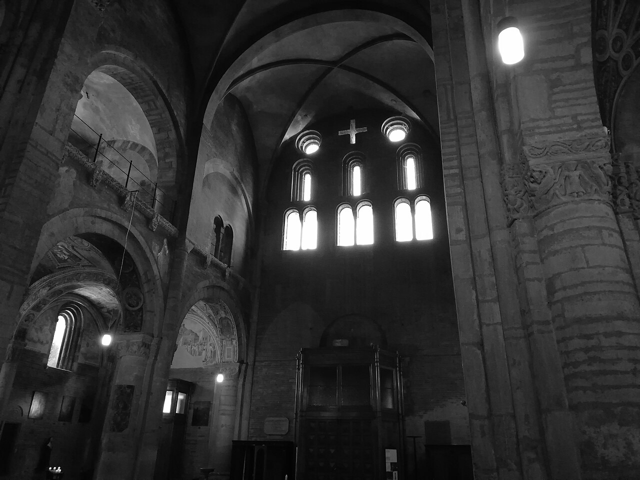 L'interno della basilica di San Michele Maggiore a Pavia
