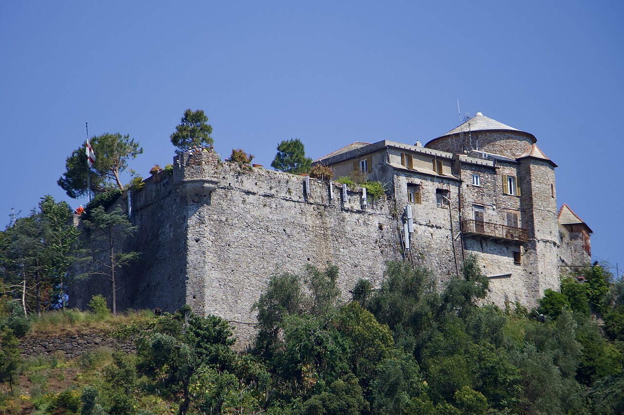 Il Castello Brown sopra il porto di Portofino