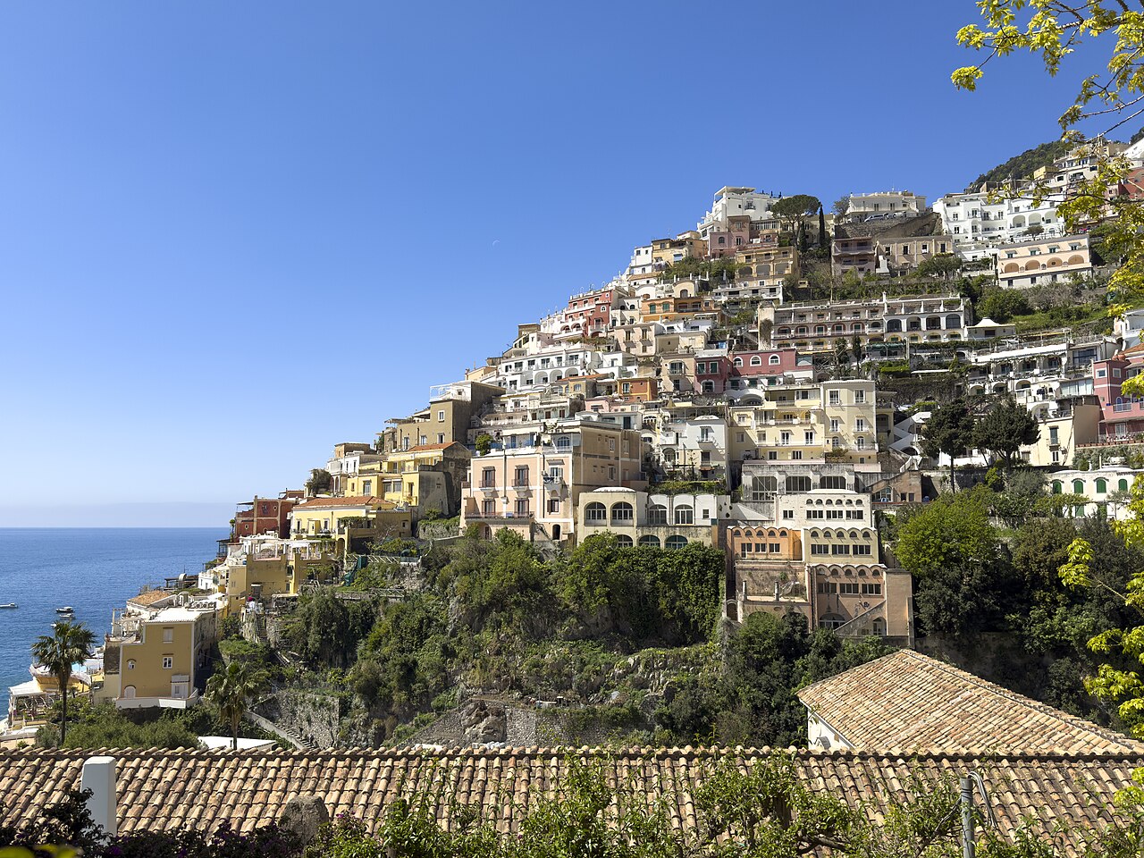 Le case colorate di Positano sulla scogliera