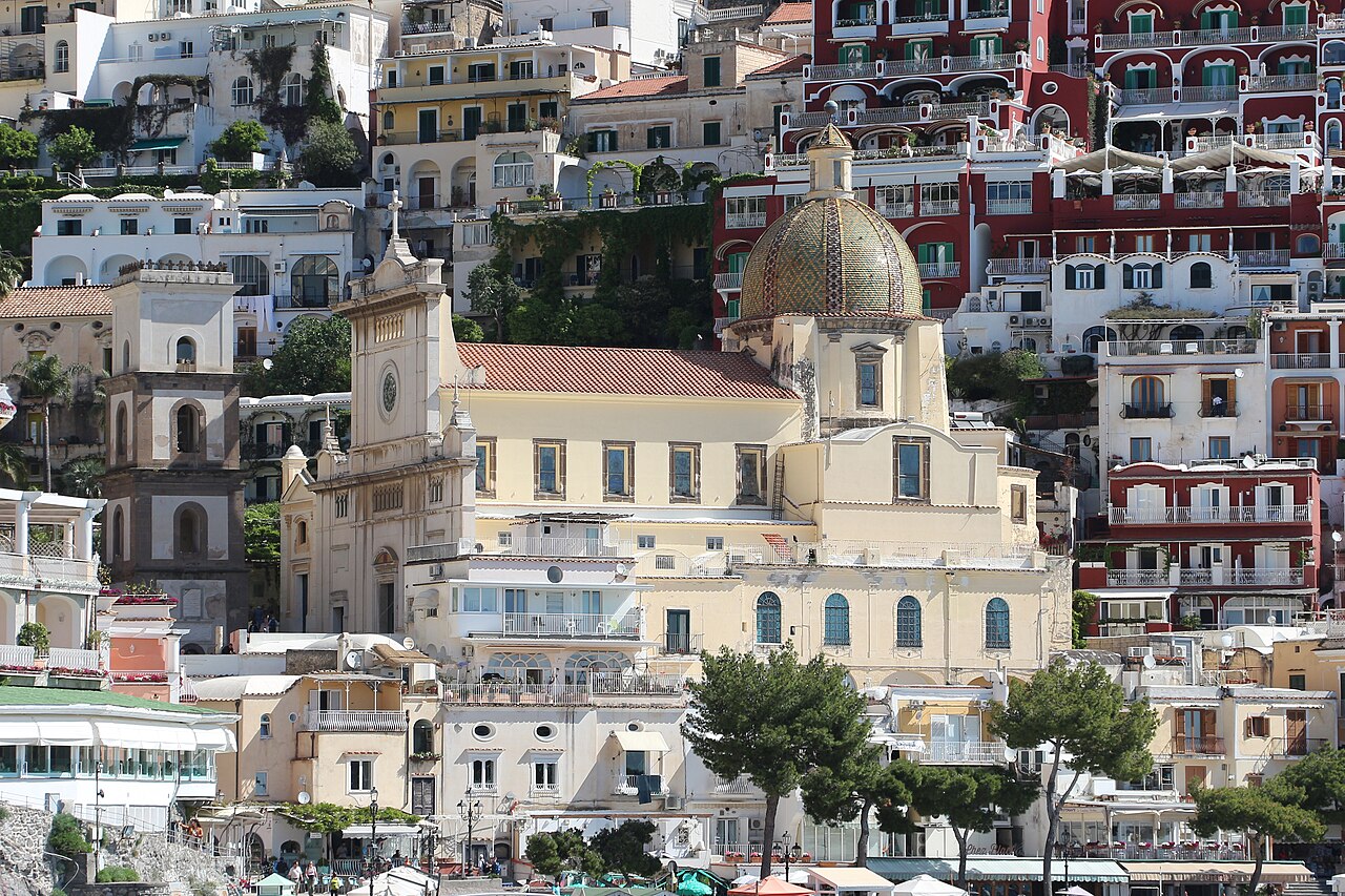 La cupola di maioliche di Santa Maria Assunta a Positano