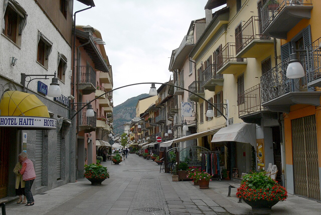 La strada principale di Saint-Vincent
