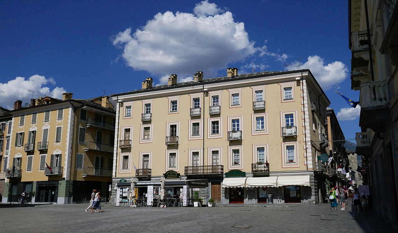 Piazza Émile Chanoux, Aosta