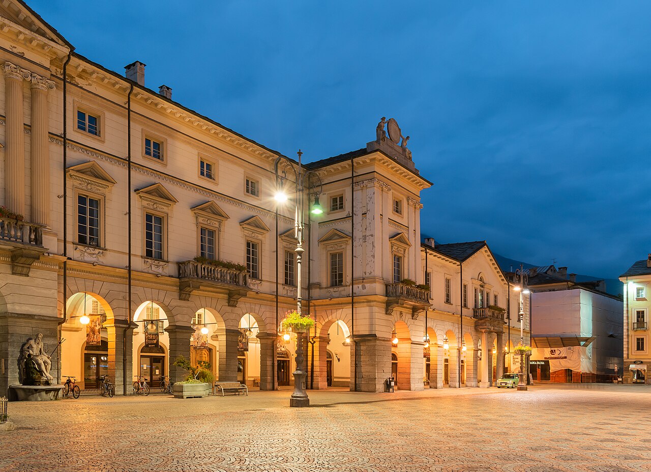 Piazza Émile Chanoux, Aosta