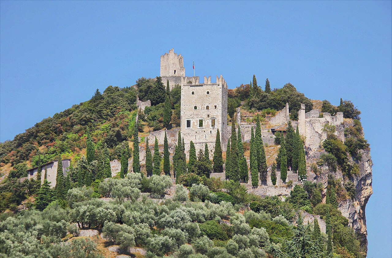 Castello di Arco, Arco