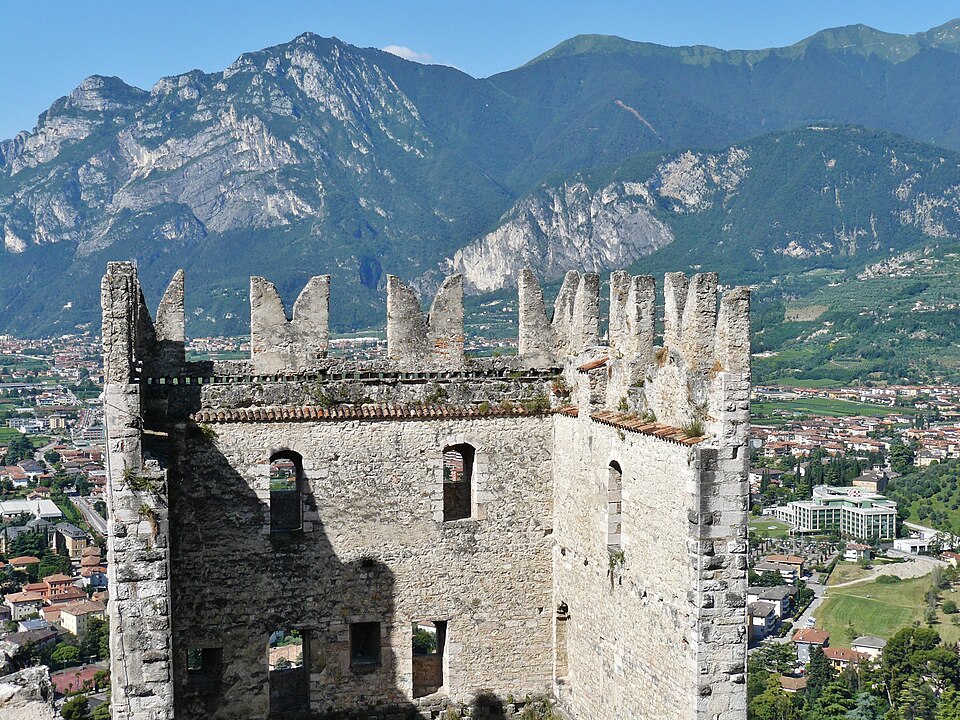 Salita al castello tra gli ulivi, Arco