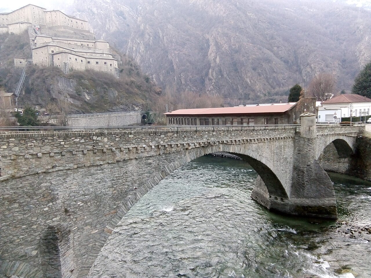 Ponte sulla Dora di Bard, Bard