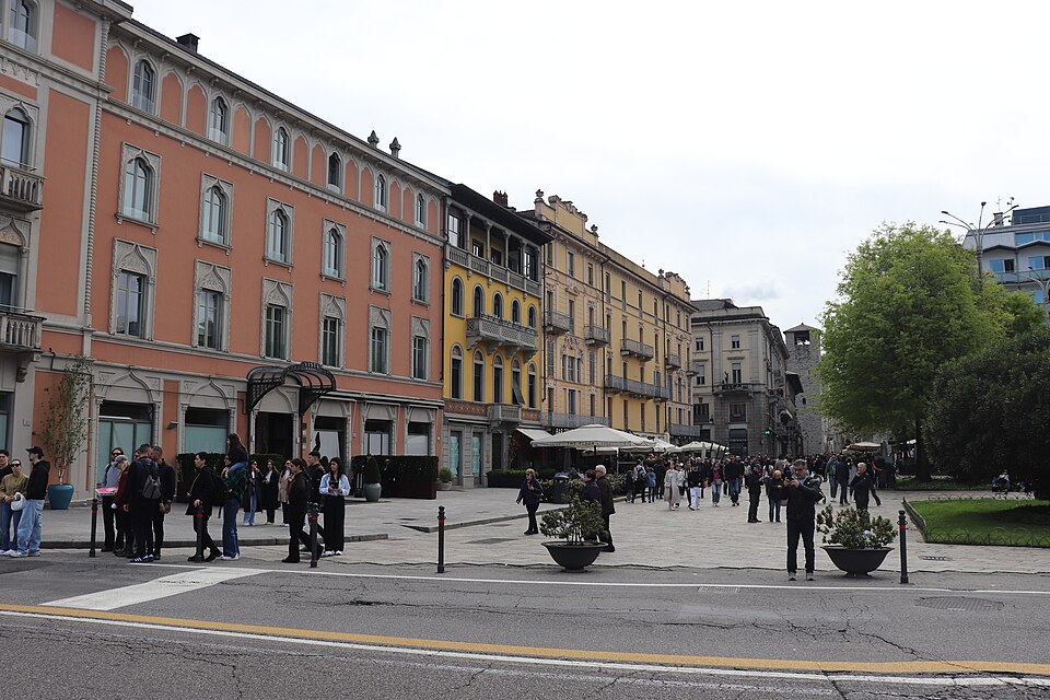 Piazza Cavour, Como