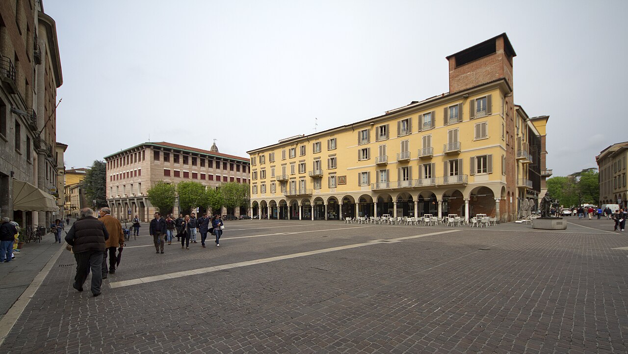 Piazza Stradivari, Cremona