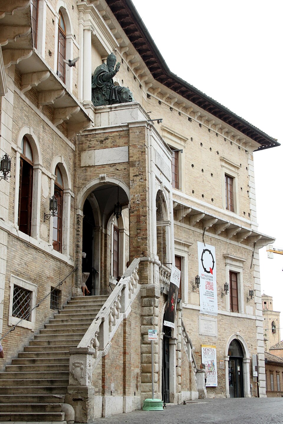Palazzo dei Priori, Fermo