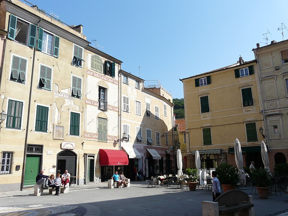 Piazza Garibaldi, Finale Ligure