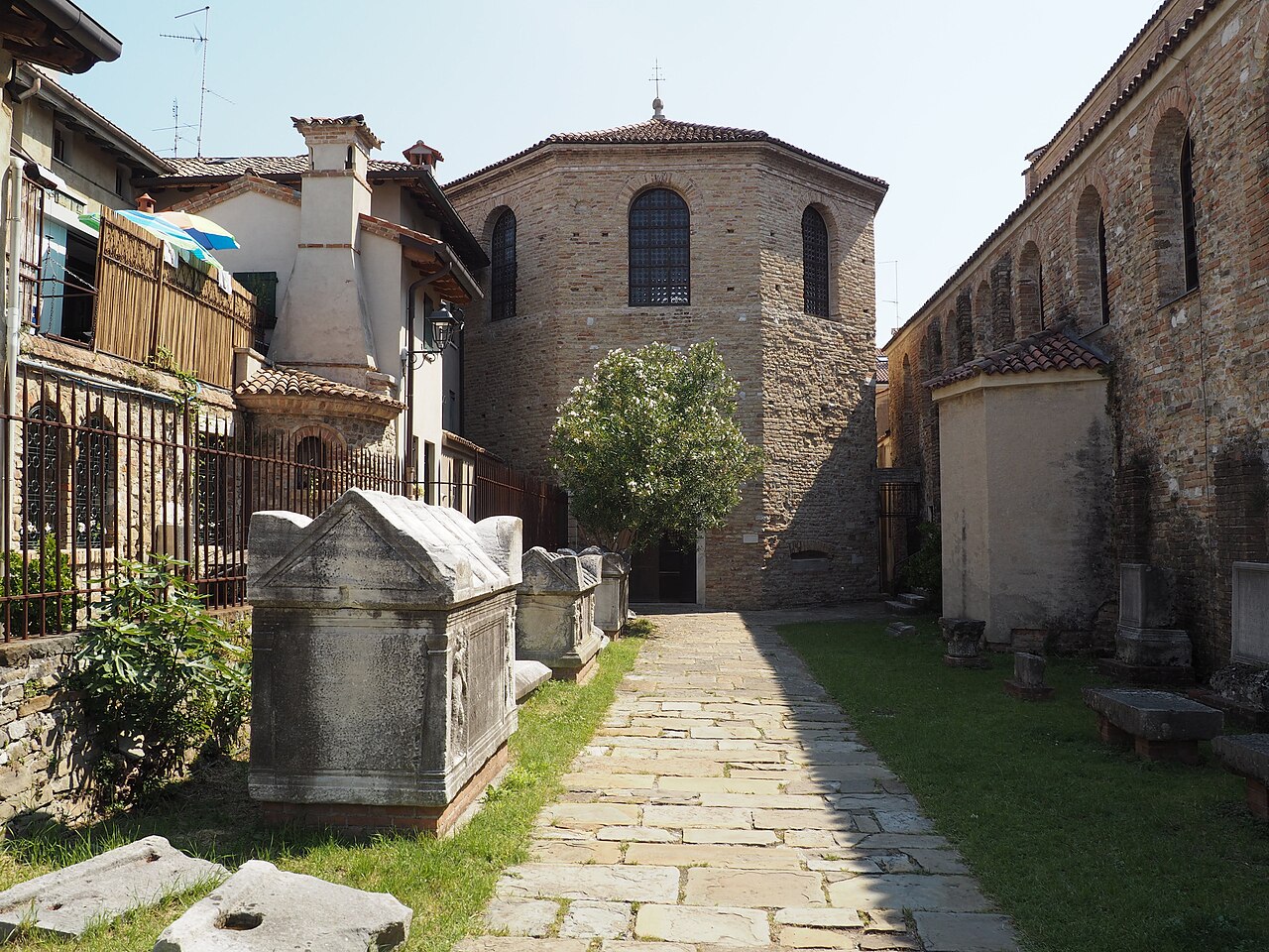 Battistero, Grado
