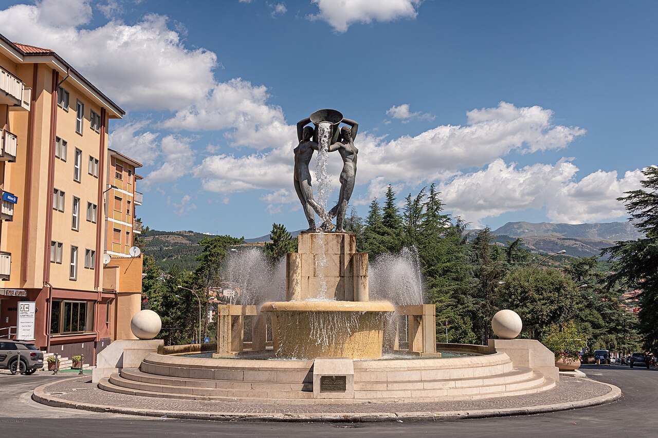 Fontana Luminosa, L'Aquila