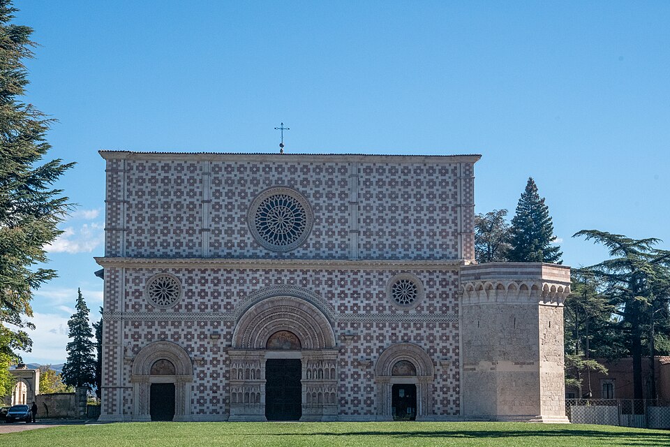 Basilica di Santa Maria di Collemaggio, L'Aquila