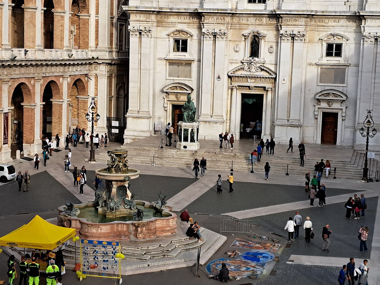 Piazza della Madonna, Loreto