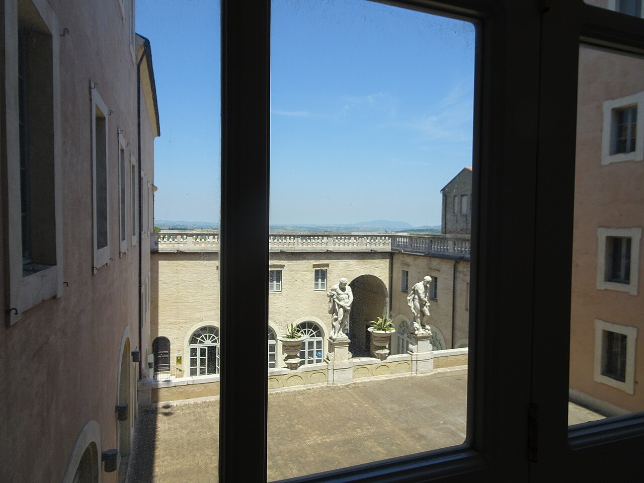 Palazzo Buonaccorsi, Macerata