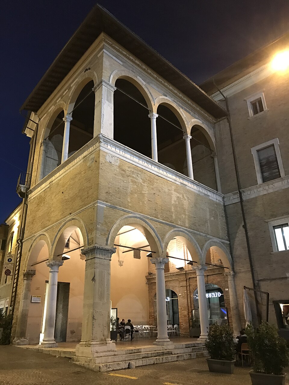 Loggia dei Mercanti, Macerata