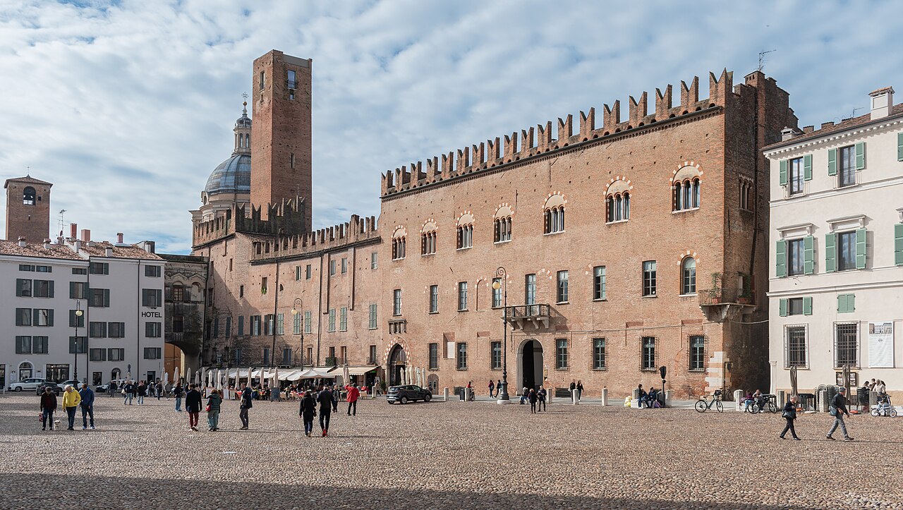 Piazza Sordello, Mantova