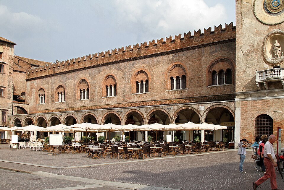 Piazza delle Erbe, Mantova