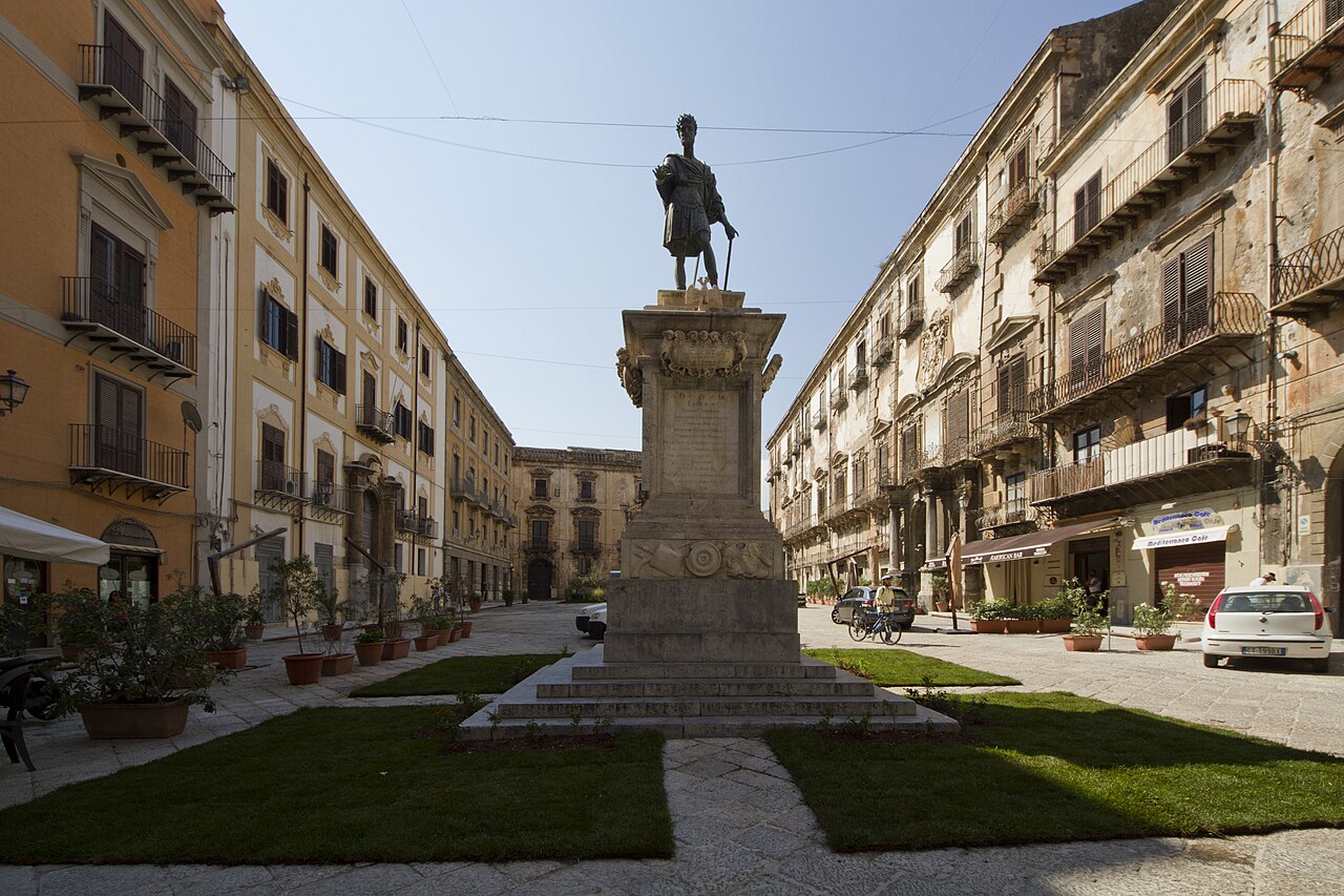 Piazza Bologni, Palermo