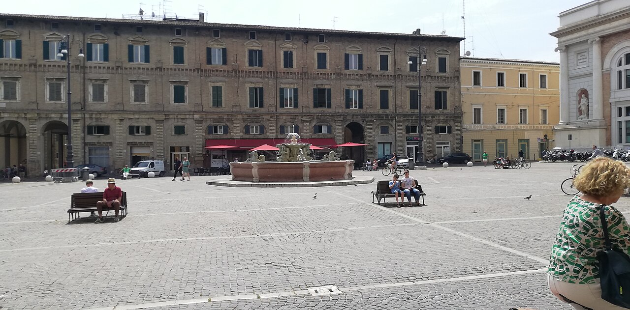 Piazza del Popolo, Pesaro