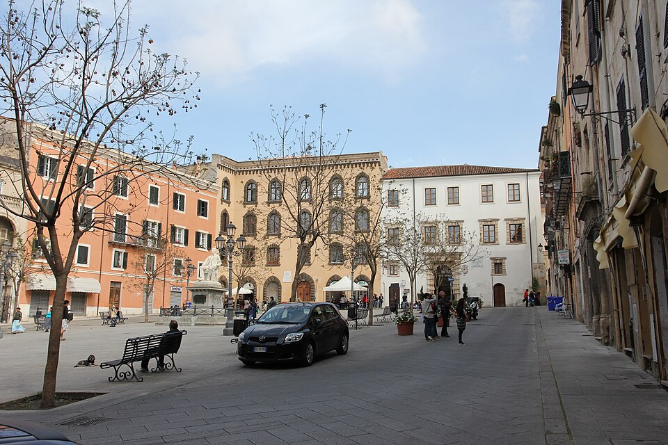 Piazza Tola, Sassari