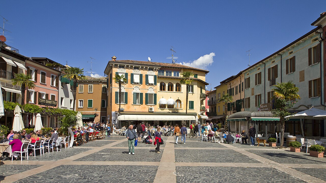 Piazza Carducci, Sirmione