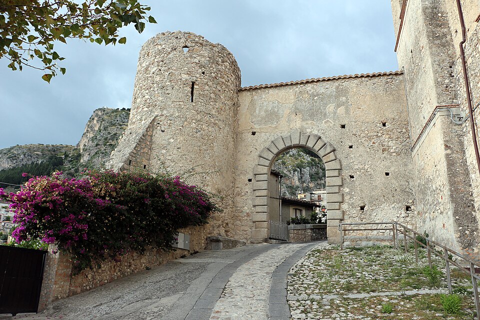 Porta Stefanina, Stilo