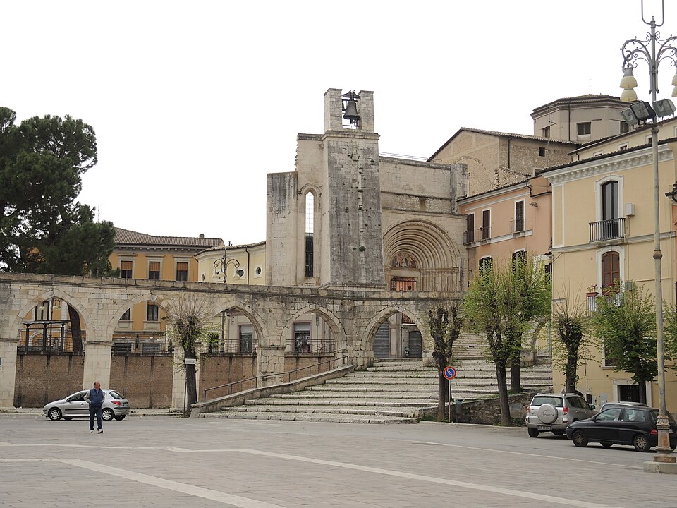 Piazza Garibaldi e Acquedotto svevo, Sulmona