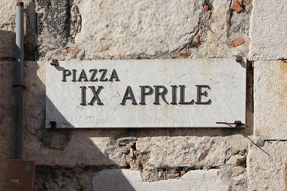 Piazza IX Aprile, Taormina