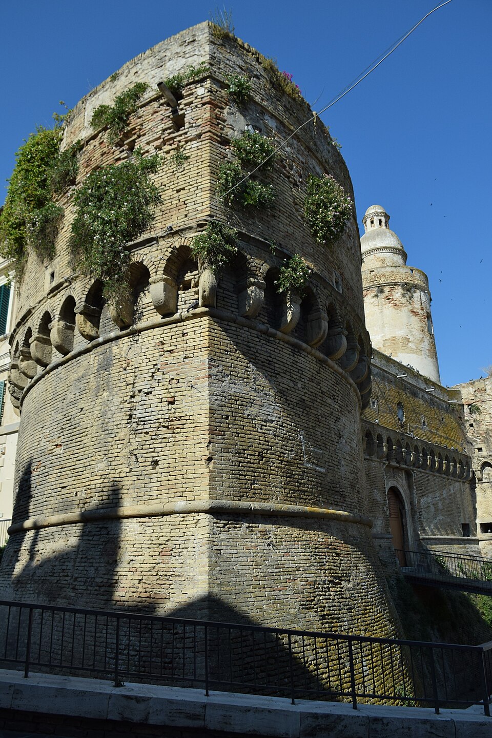 Castello Caldoresco, Vasto