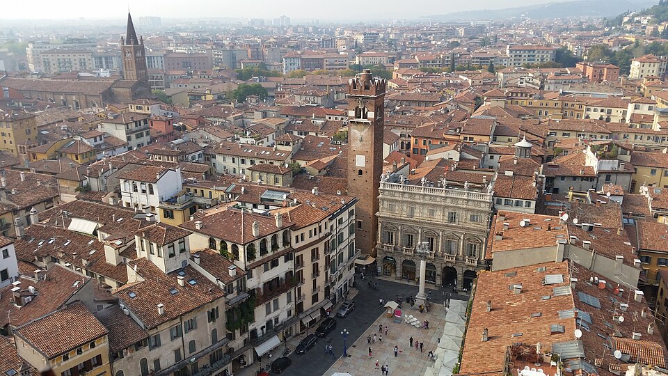 Piazza delle Erbe, Verona