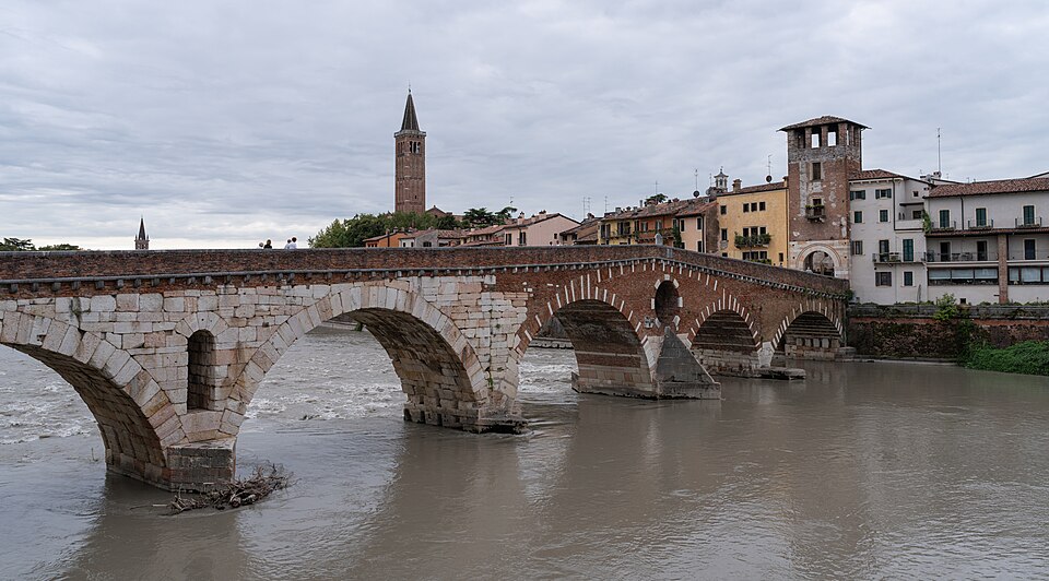 Ponte Pietra, Verona