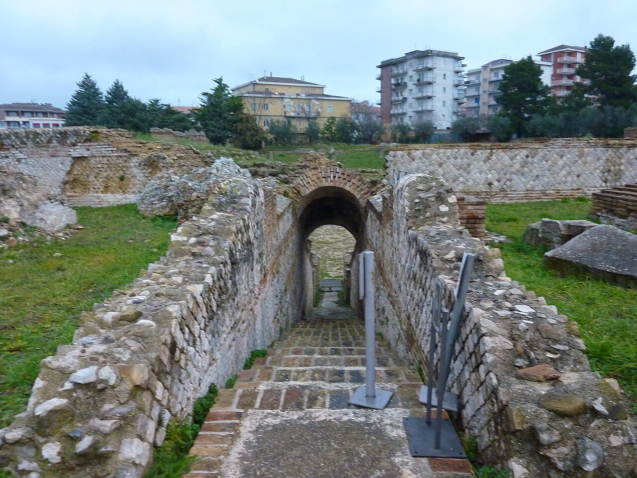 Anfiteatro di Larino, Larino