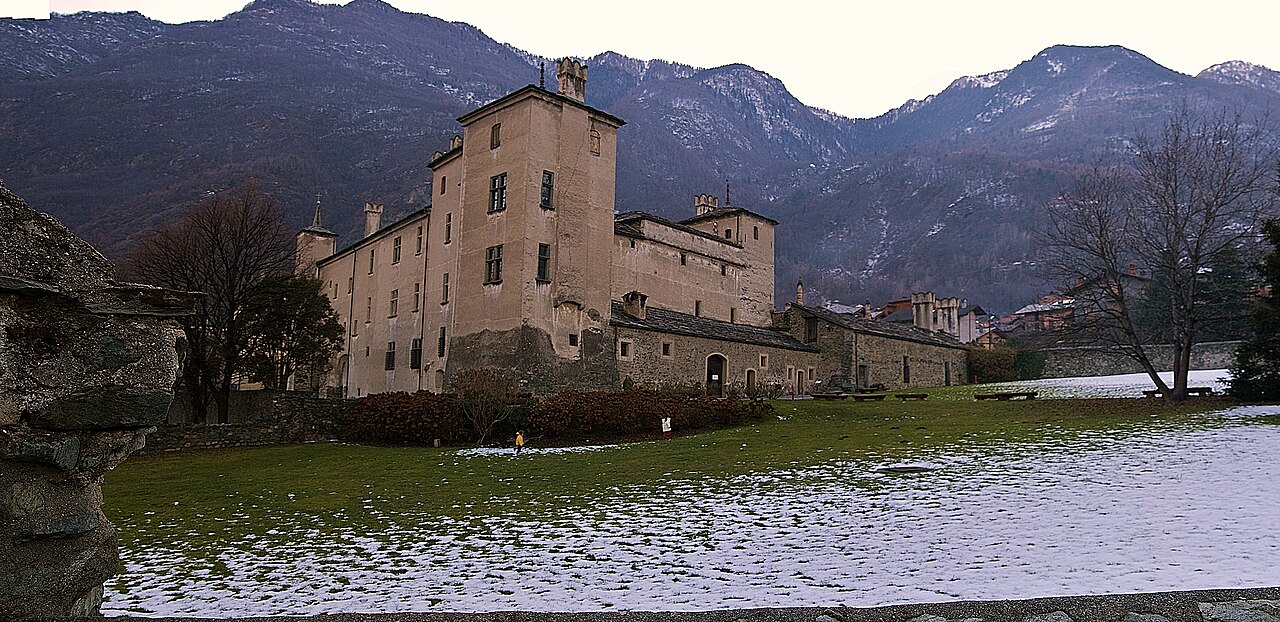 Castello di Issogne, Issogne