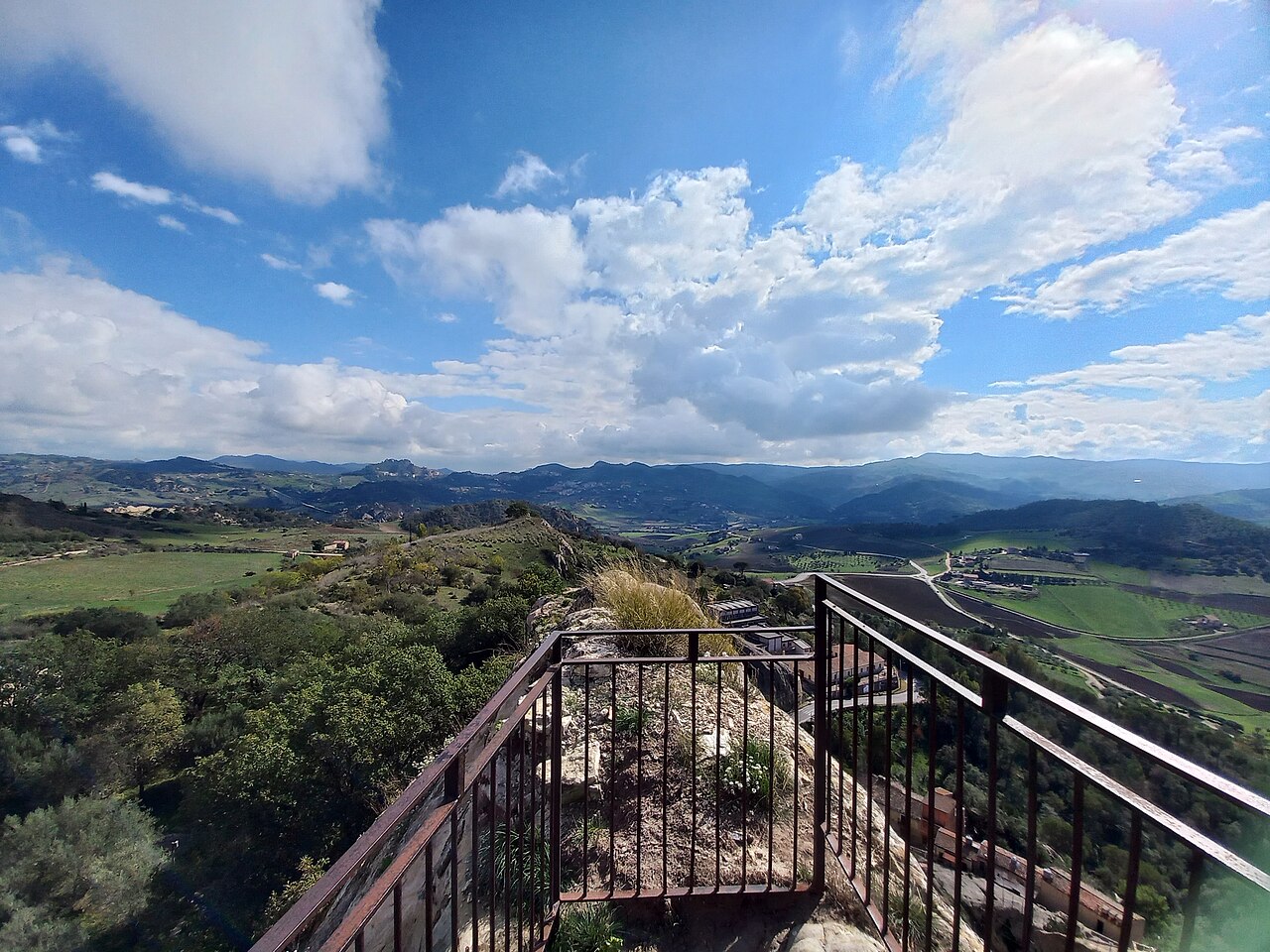 Castello di Sperlinga, Sperlinga