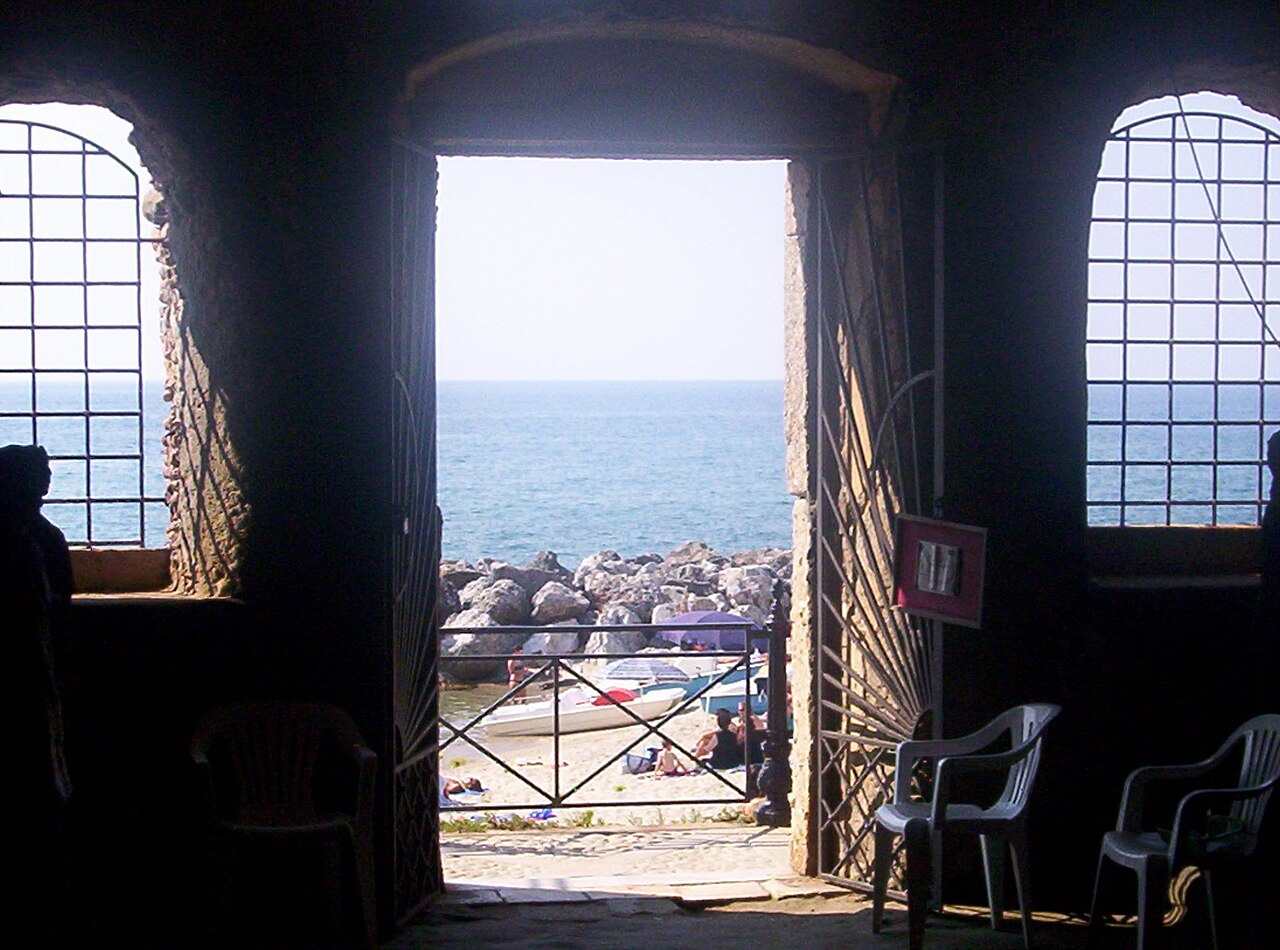 Chiesetta di Piedigrotta, Pizzo