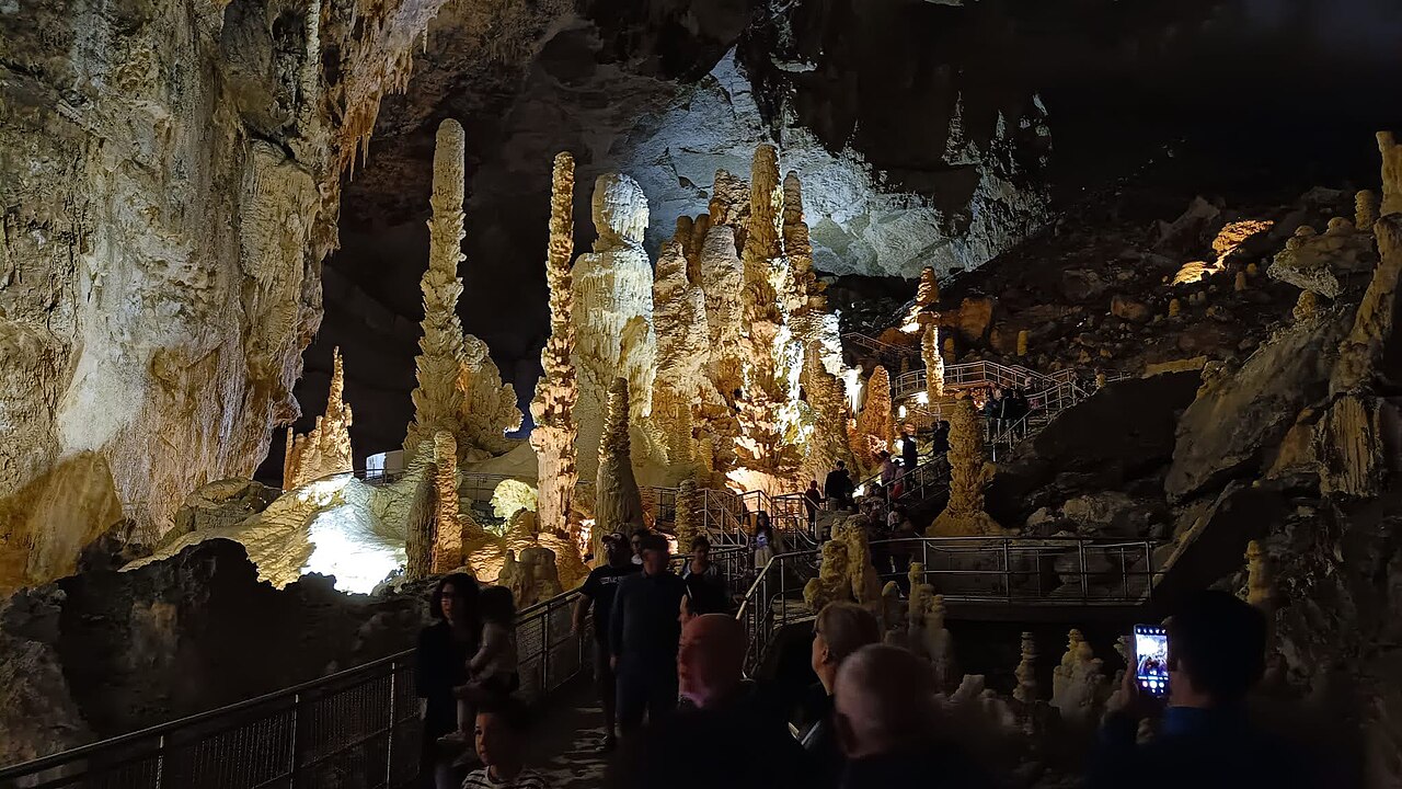 Grotte di Frasassi, Genga