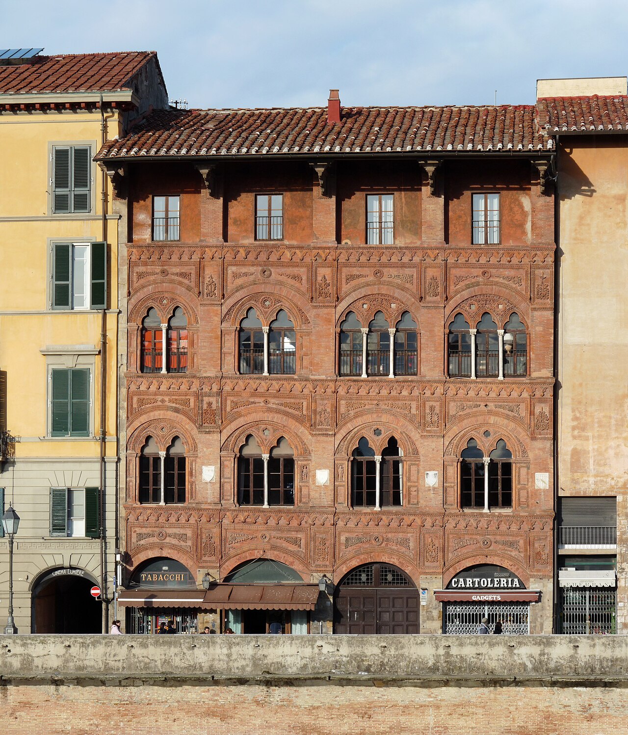 Lungarni e Palazzo Blu, Pisa