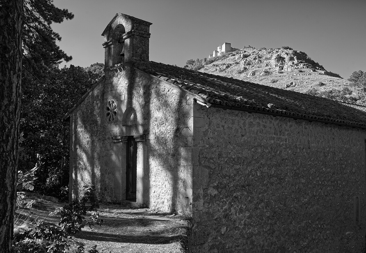 Bominaco, Caporciano