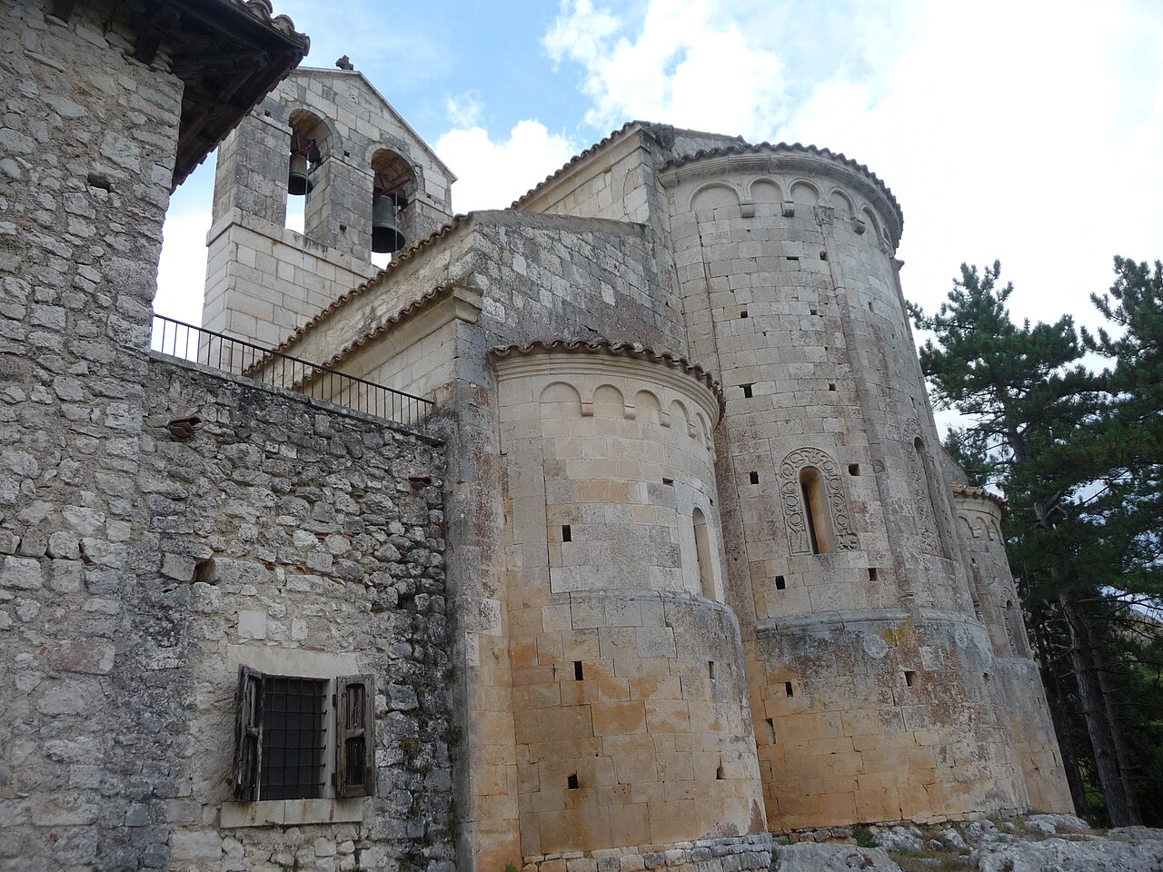Bominaco, Caporciano
