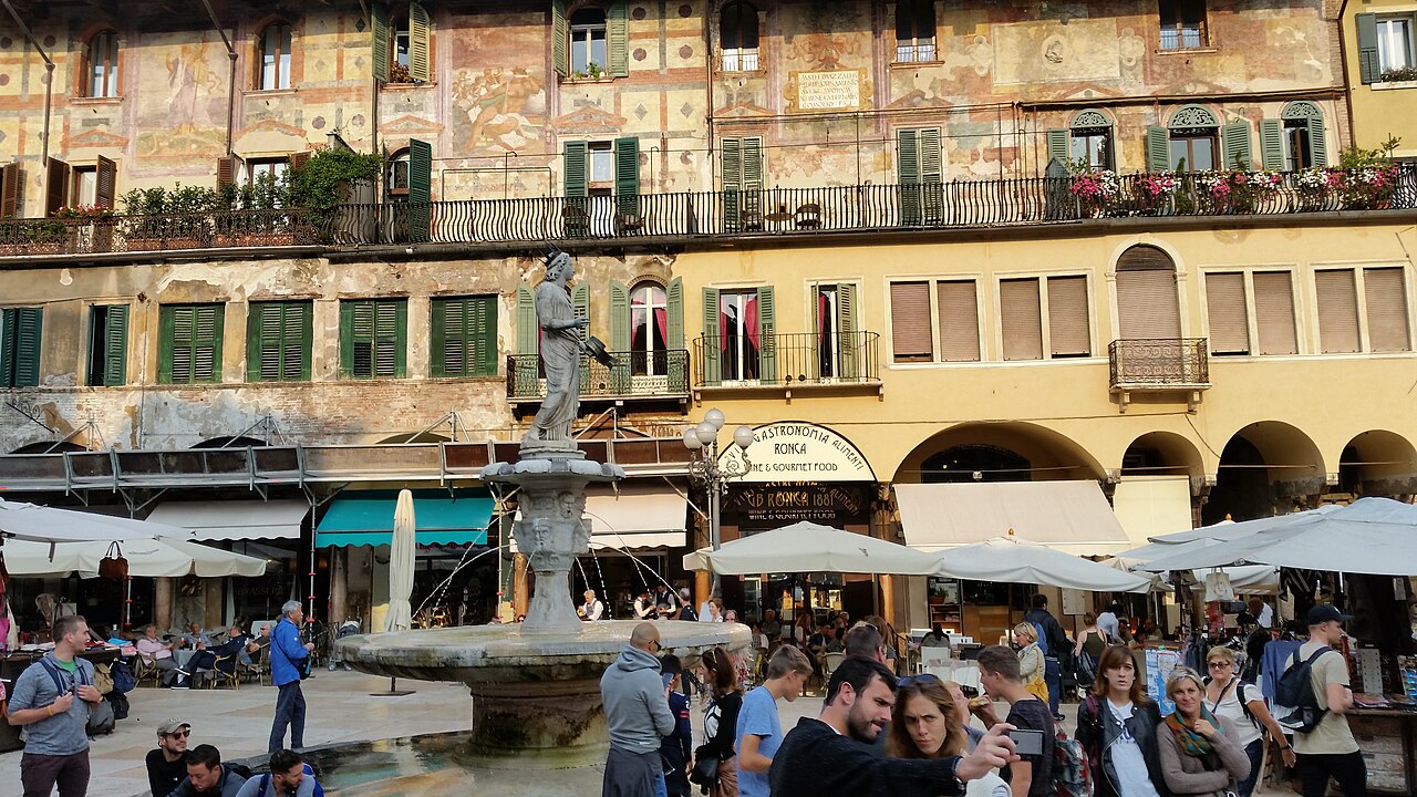 Piazza delle Erbe, Verona