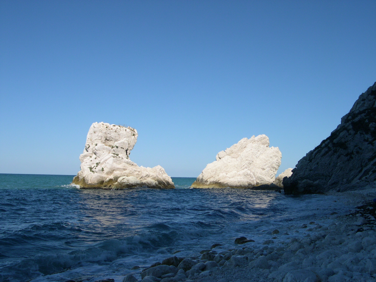 Due Sorelle, Sirolo
